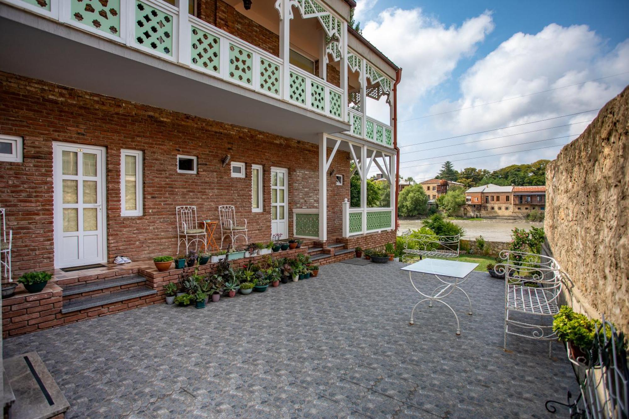 Hotel Paradise Road Kutaisi Exterior photo