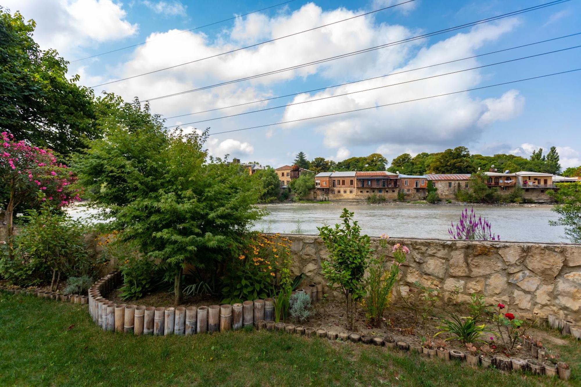 Hotel Paradise Road Kutaisi Exterior photo